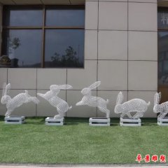 不銹鋼鏤空編織兔子雕塑